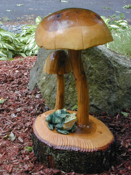 chainsaw carving mushroom